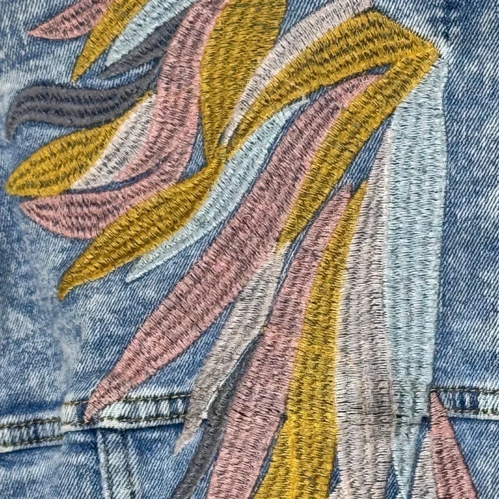 Austin Landing Cropped Denim Jacket Embroidered Wings Medium Boho Western - Picture 8 of 8
